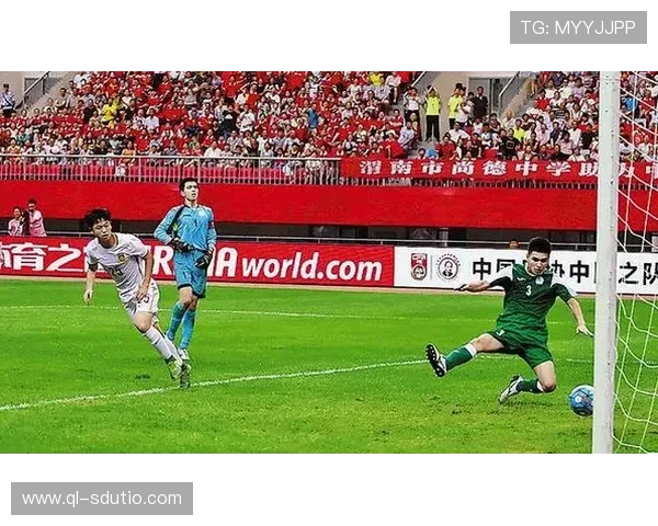 新赛季足球焦点战来袭豪门变阵新星崛起引爆联赛格局变化走向