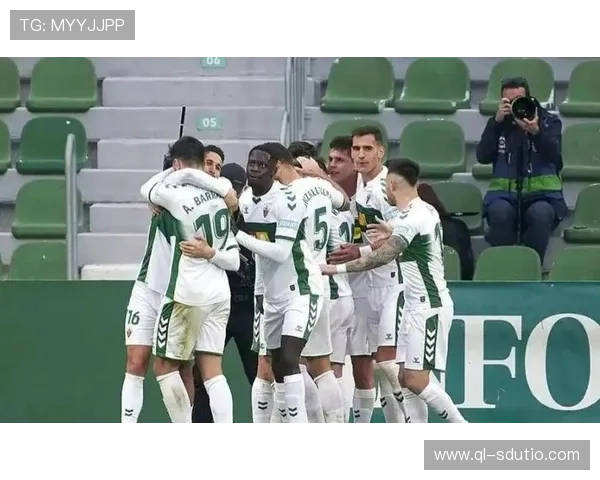 欧洲豪门鏖战揭幕新赛季 多队争冠剧情全面升级火花四溅激烈上演