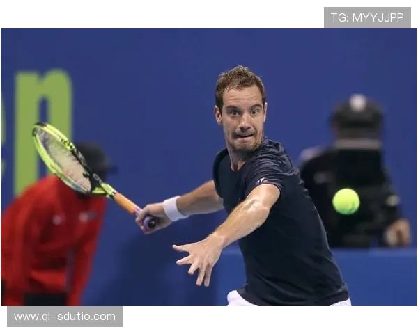 网球赛事激战正酣 夺冠热门选手逐步脱颖而出 赛季高潮即将来临